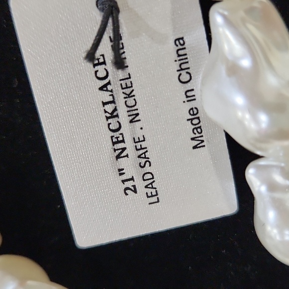 🔹️PIPER K🔹️ VIRAL 21" NECKLACE WITH PEARLS AND A HEART IN MATTE GOLD - Picture 10 of 17